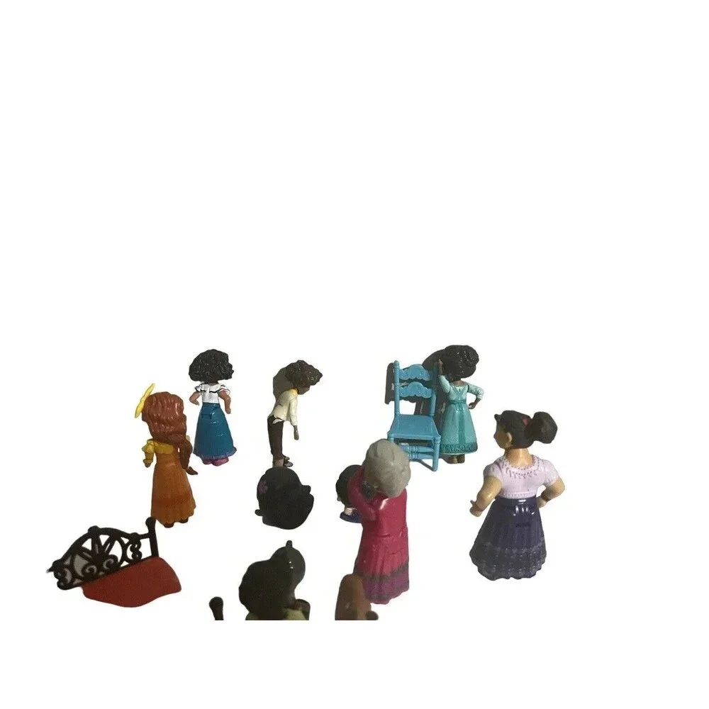 Disney Encanto Ultimate Madrigal Family Gift Set Of 15